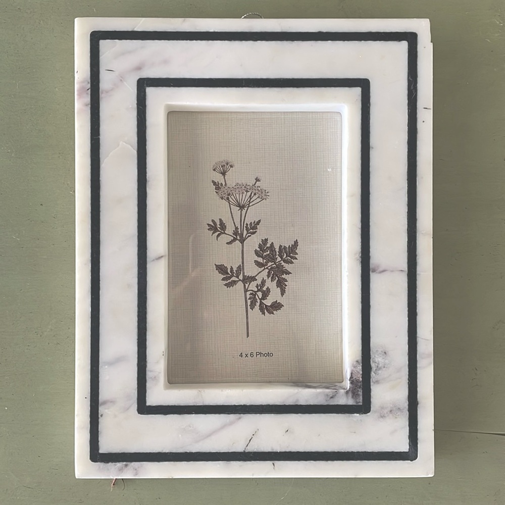 Ivory and Black Marble 4x6 Frame